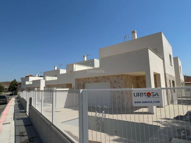 Chalet en venta en Hondón de las Nieves. Villas de obra nueva listas para entrar a vivir en Hondón de las Nieves Alicante. Chalets Hondón de las.