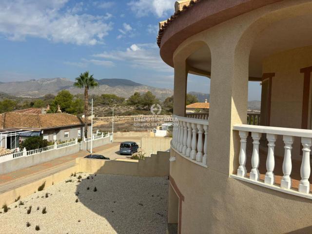 Chalet en venta en Hondón de los Frailes. Chalet con piscina en Hondón de los frailes muy bien situado. Chalets Hondón de los.