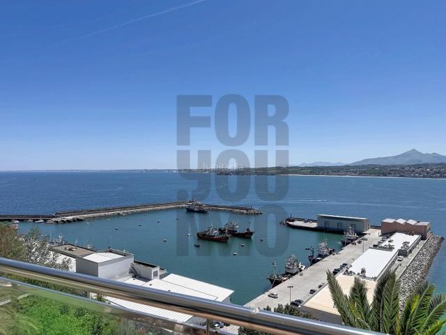Chalet en venta en Hondarribia. Cuando el mar, el puerto y el horizonte forman parte de tu hogar. Chalets.