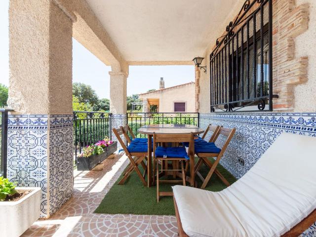 Chalet en venta en Hontoba. Chalets.