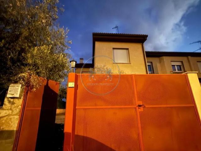 Chalet en venta en Hontanares de Eresma, Avenida Segovia, 40490