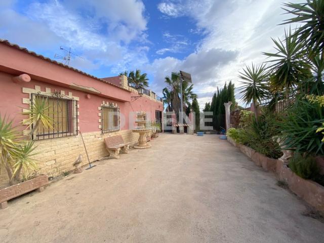 Chalet en venta en Hellín. 2540 CHALET DE CAMPO CON PISCINA, LAGUNA DE LOS PATOS. Chalets.