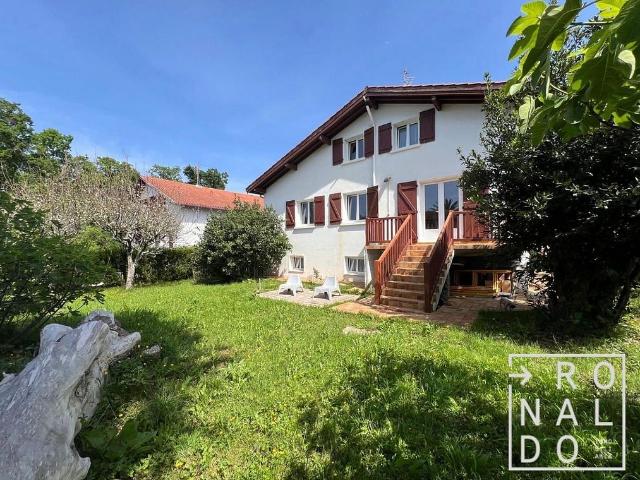 Chalet en venta en Hendaya, de 220 m² 6 habitaciones por 750.000