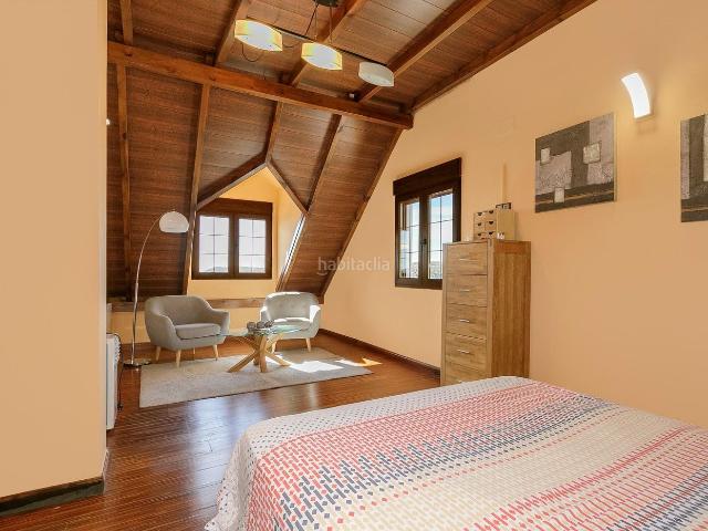 Chalet en venta en Huétor de Santillán. SE VENDE MARAVILLOSA CHALET CON PISCINA PROPIA Y JARDIN Y GARAJE EN HUETOR DE SANTILLAN_GRANADA. Chalets Huétor de.