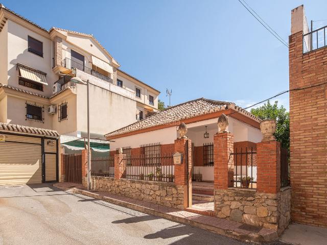 Chalet en venta en Huétor Vega. Chalets Huétor.