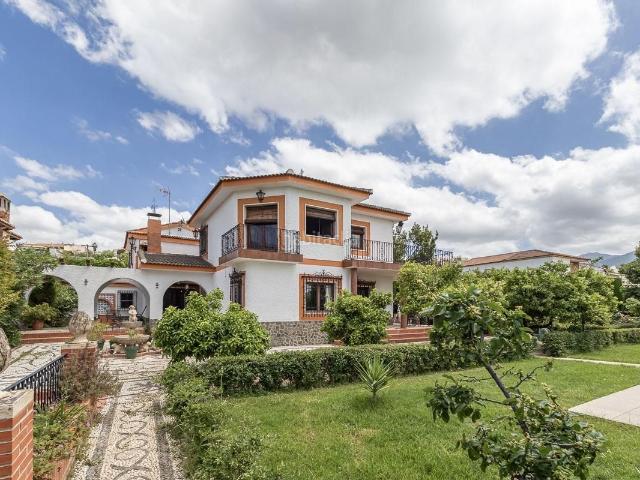 Chalet en venta en Huétor Vega. SE VENDE ESPECTACULAR VILLA DE ESTILO TRADICIONAL ANDALUZ EN HUETOR VEGA_GRANADA. Chalets Huétor.
