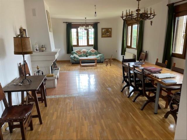 Chalet en venta en Husillos. CHALET INDIVIDUAL CON CALIDADES DE LUJO A DIEZ MINUTOS DE PALENCIA. Chalets.