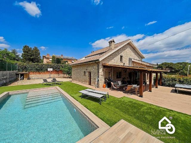 Chalet en venta en Igualada, de 280 m² 8 habitaciones por 620.000