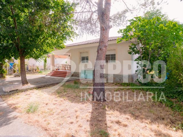 Chalet en venta en Illana. Chalets.