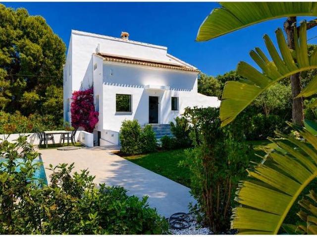 Chalet en venta en Jávea Chalet reformado con apartamento in. 278m² Jávea Xabia