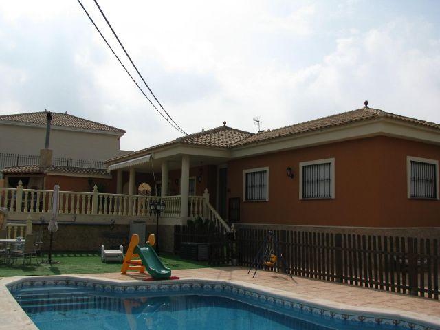 Chalet en Venta en Jacarilla, Alicante