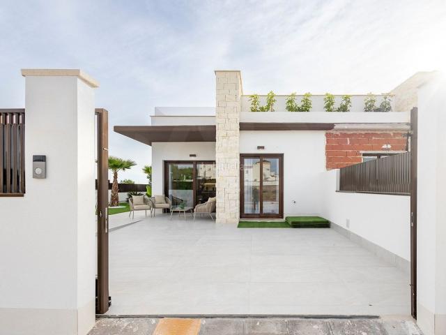 Chalet en venta en Jacarilla. Chalets.