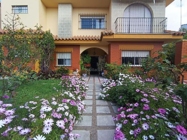 Chalet en venta en Jerez de la Frontera, Montealto. EXCLUSIVO CHALET CON JARDÍN EN ZONA RESIDENCIAL DE ALTO NIVEL EN JEREZ DE LA FRONTERA. Chalets Jerez de la.