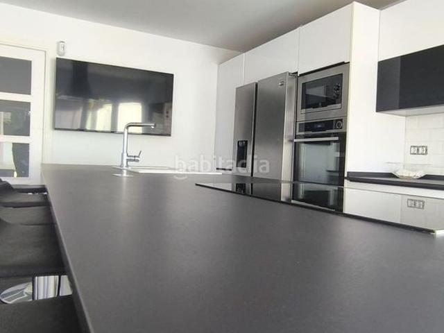 Chalet en venta en Jerez de la Frontera, Parque Atlántico Ronda este. ESPECTACULAR VIVIENDA REFORMADA CON PISCINA PRIVADA, SOLÁRIUM Y BUHARDILLA EXCLUSIVA. Chalets Jerez de la.