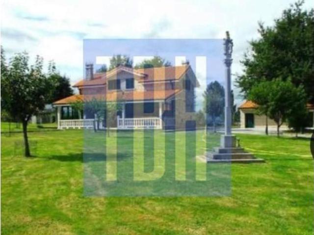 Chalet en venta en O Carballiño