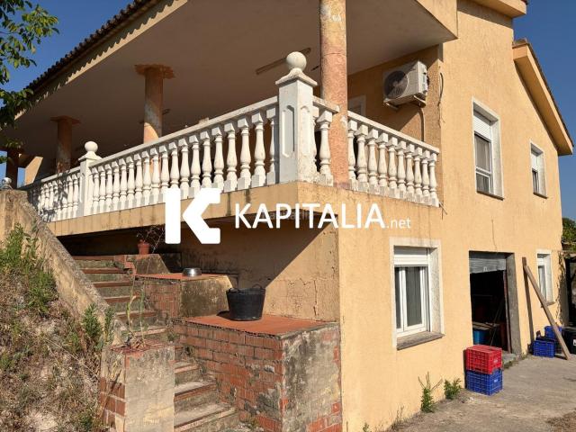 Chalet en venta en Ontinyent, Centro. CHALET CERCA DE LA CIUDAD Y CON MAGNÍFICAS VISTAS A LA MONTAÑA. Chalets.