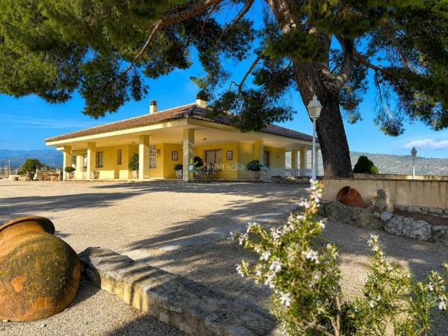 Chalet en venta en Ontinyent, El Pilar. Magnífico chalet situado en Ontinyent. Chalets.