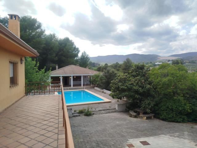 Chalet en venta en Ontinyent, El Pilar. ONTINYENT. VALENCIA. CHALET CON PISCINA, BARBACOA, JARDINES Y SEGUNDA VIVIENDA. Chalets.