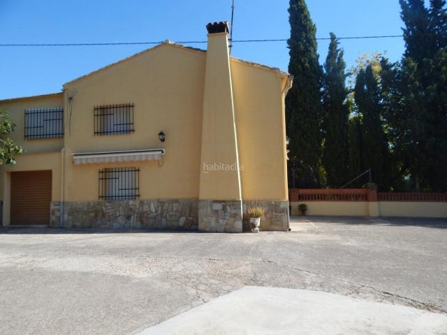 Chalet en venta en Ontinyent, El Pilar. CASA DE CAMPO CON TERRENO URBANIZABLE EN ONTINYENT. Chalets.