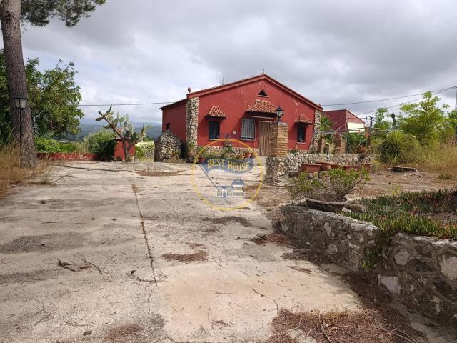 Chalet en venta en Ontinyent, Santa Ana. Chalet en Ontinyent con Amplio Terreno y Posibilidades de Reforma. Chalets.