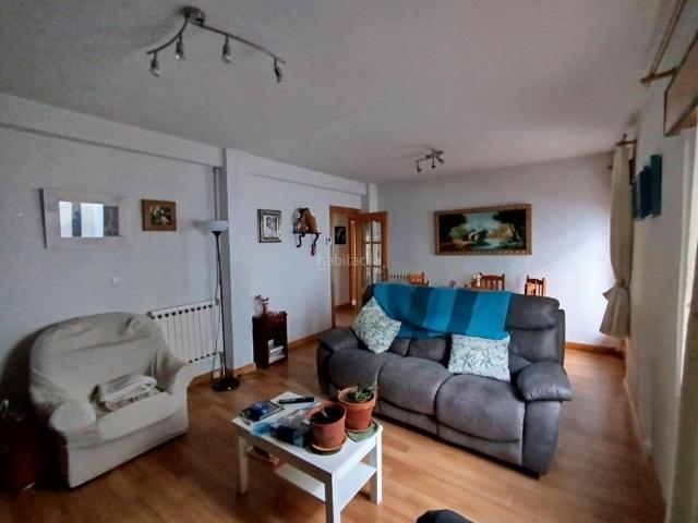 Chalet en venta en Onzonilla. Casa en Calle De Zamora. Chalets.