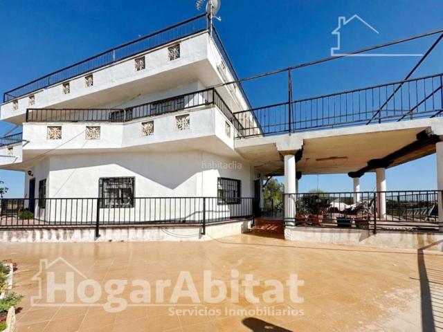 Chalet en venta en Onda. CHALET CON VISTAS AL RÍO, PISCINA Y OBSERVATORIO ASTRONÓMICO. Chalets.