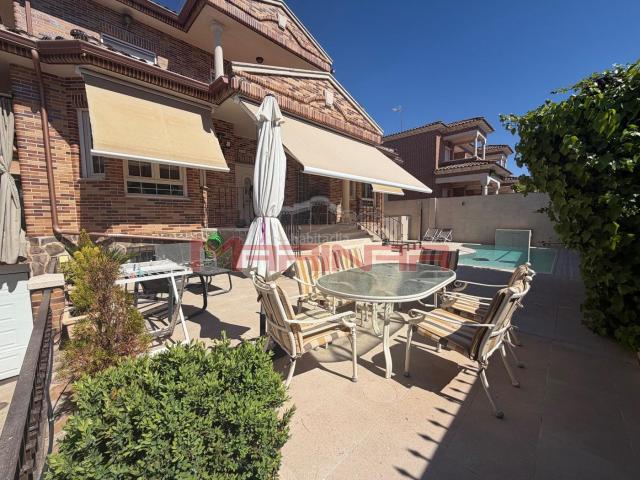 Chalet en venta en Ocaña, Puerta de Murcia Colegios. Chalet de lujo en Ocaña. Chalets.