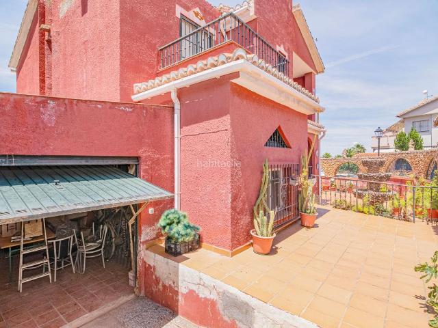 Chalet en venta en Ogíjares. Chalet independiente junto al centro de salud. Chalets.
