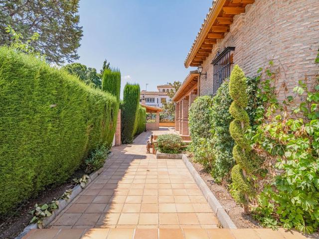 Chalet en venta en Ogíjares. PRECIOSO CHALET CON GRAN PARCELA EN OGIJARES. Chalets.