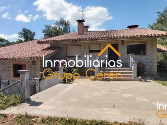 Chalet en venta en Ojacastro. CHALET CON PISCINA EN ESPECTACULAR FINCA DE 40.000 M2 PRIVADA. Chalets.