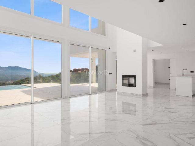 Chalet en venta en Ojén, La Mairena. Villa a estrenar en Urb.La Mairena con 4dorm.y 3 baños.vistas mar y montaña. Chalets.