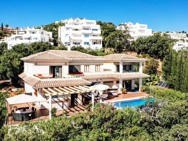 Chalet en venta en Ojén, La Mairena. Villa de lujo de 5 dormitorios y 7 baños con vistas al mar en La Mairena, Marbella. Chalets.