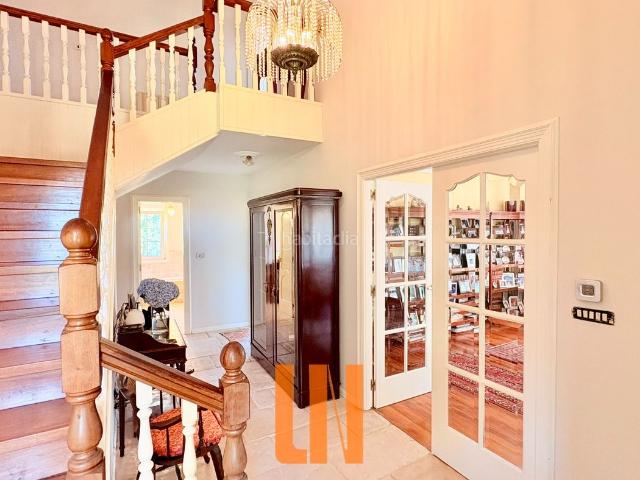 Chalet en venta en Oleiros, Dorneda. Chalet independiente con parcela urbana de 1.810m². Chalets.