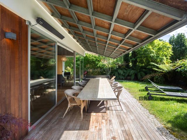 Chalet en venta en Oleiros, Liáns. Vivienda unifamiliar de diseño contemporáneo en Icaria, Oleiros. Chalets.