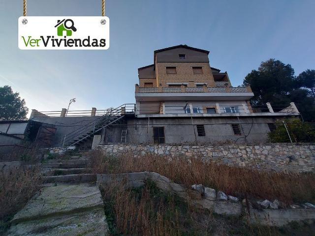 Chalet en venta en Olesa de Montserrat, de 435 m² 7 habitaciones por 375.000