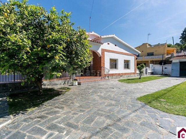 Chalet en venta en Olesa de Montserrat, de 84 m² 3 habitaciones por 299.900