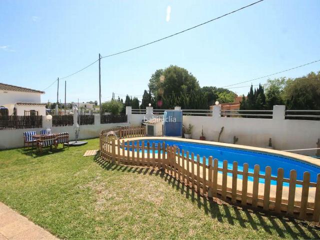 Chalet en venta en Oliva, Oliva Nova. Chalet independiente con piscna privada. Chalets.