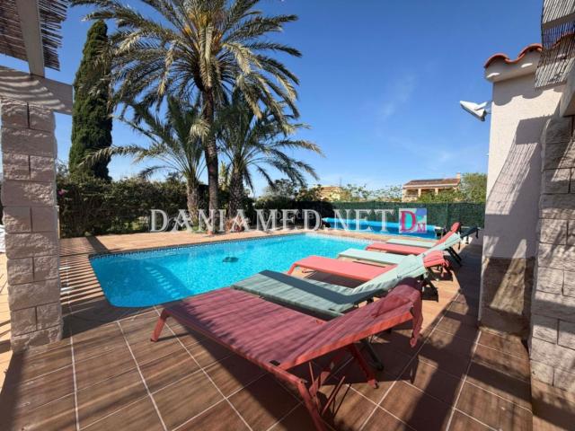 Chalet en venta en Oliva, Oliva Nova. Chalets.