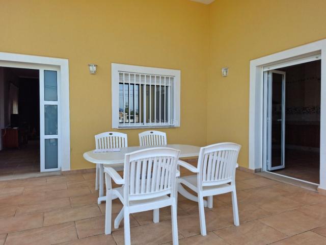 Chalet en venta en Oliva, Oliva Playa. Chalets.