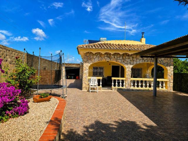 Chalet en venta en Oliva, Oliva Playa. Se vende encantador chalet a tan solo 1 km de la playa de Oliva. Chalets.
