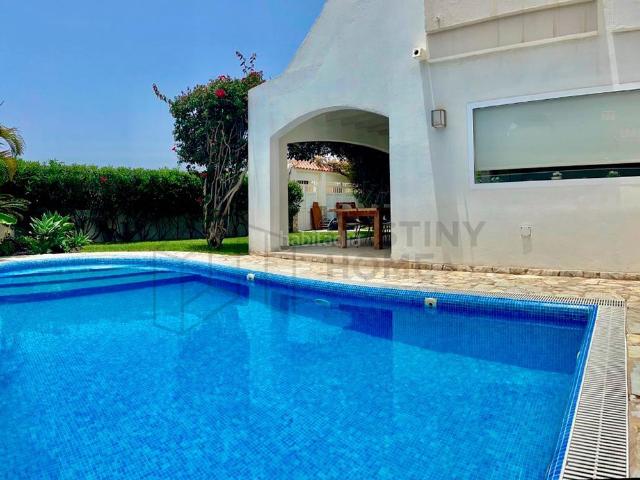 Chalet en venta en Oliva La, Corralejo. Chalet de lujo de 5 dormitorios en venta en Corralejo. Chalets Oliva.