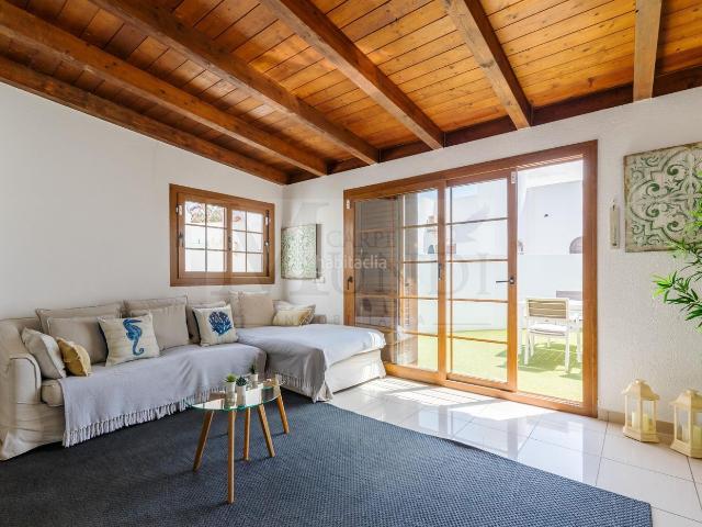 Chalet en venta en Oliva La, Corralejo. Exclusivo ChaletVilla en segunda línea de mar con terraza privada y vistas al Océano. Chalets Oliva.