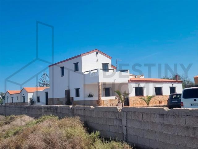 Chalet en venta en Oliva La, Lajares. Espectacular villa en venta en Lajares. Chalets Oliva.