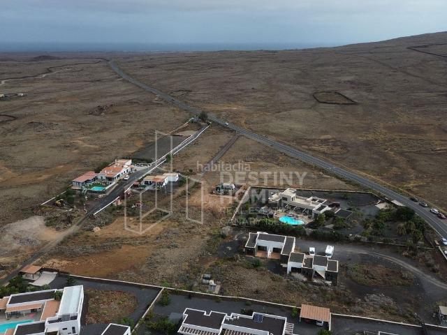 Chalet en venta en Oliva La, Lajares. Exclusiva oportunidad de inversión en el corazón de Lajares. Chalets Oliva.