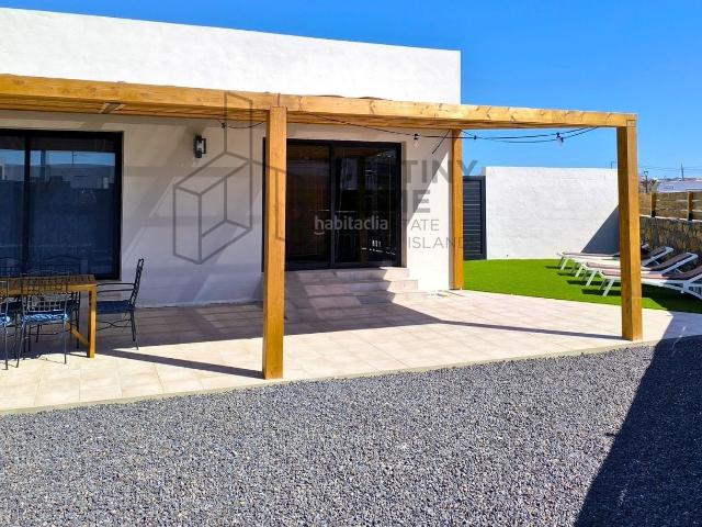 Chalet en venta en Oliva La, Lajares. Exclusiva villa de nueva construcción en el corazón de Lajares. Chalets Oliva.