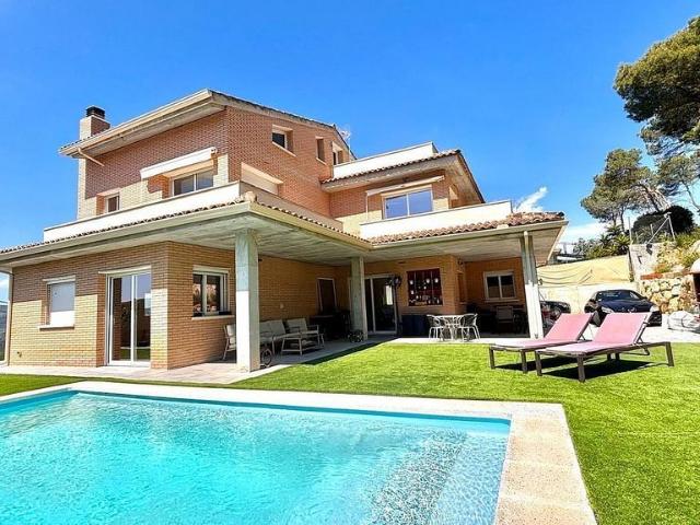 Chalet en venta en Olivella, de 300 m² 4 habitaciones por 799.000