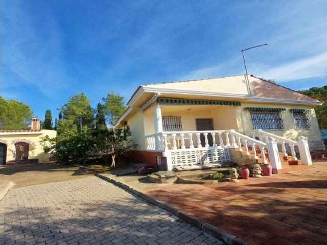 Chalet en Venta en Olocau, Valencia