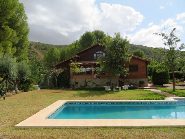 Chalet en venta en Orba. CASA DE CAMPO CON CUADRAS PARA CABALLOS. Chalets.