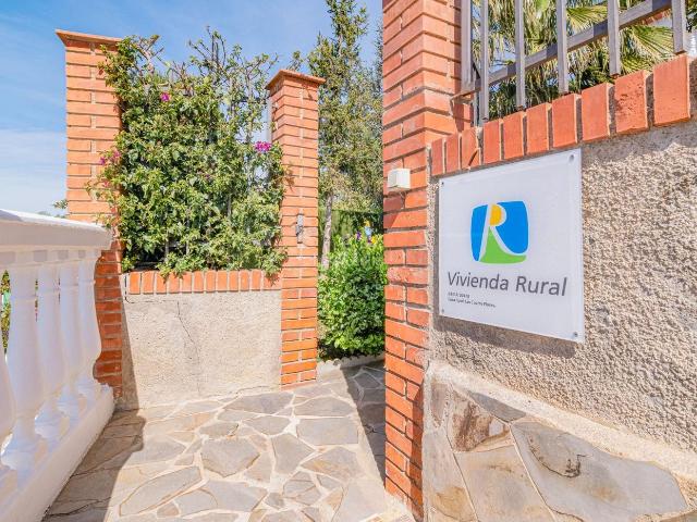 Chalet en venta en Órgiva. VILLA CON LICENCIA TURÍSTICA Y ALTA RENTABILIDAD EN ÓRGIVA, LA ALPUJARRA. Chalets.