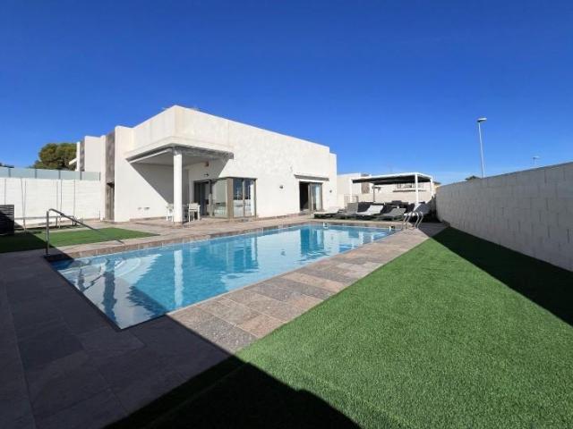 Chalet en venta en Orihuela Costa